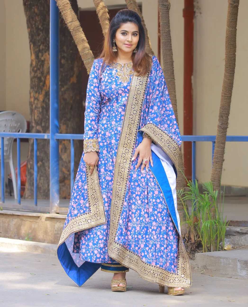 Sneha Prasanna in a blue floral printed embroidered salwar suit